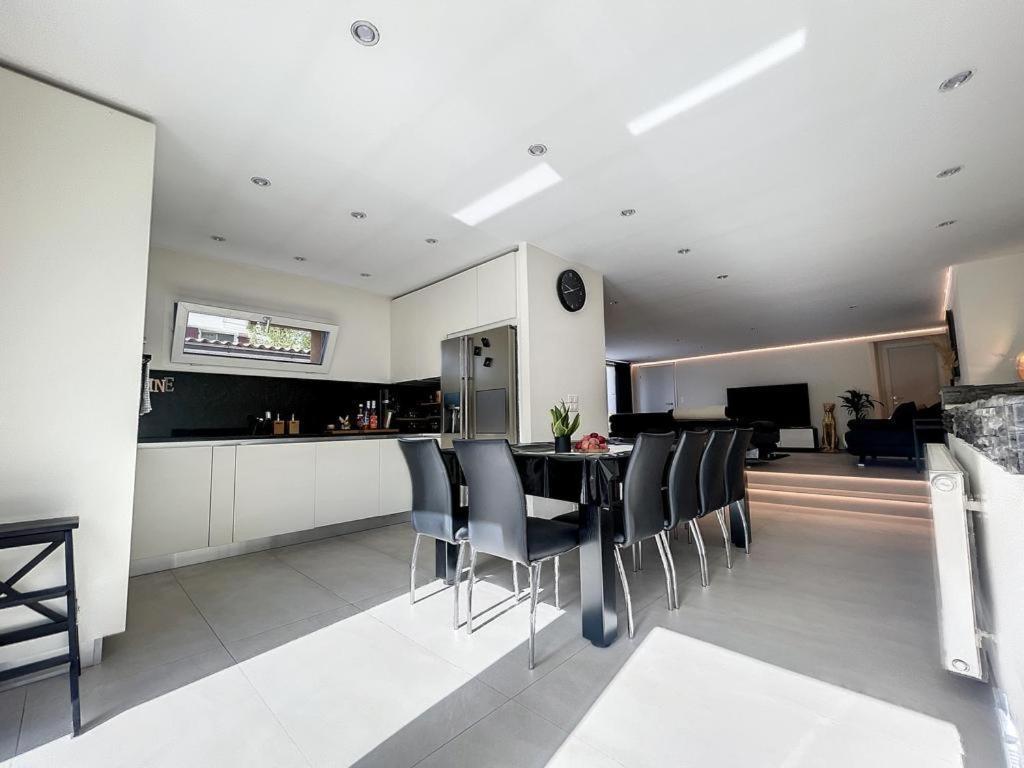 Appartement Moderne Avec Terrasse Et Piscine A Chatel Sur Bex Zewnętrze zdjęcie